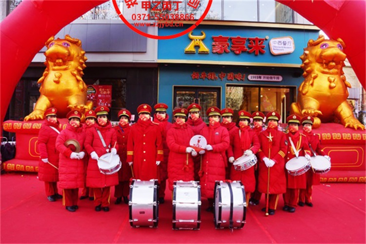 河南郑州大型开业庆典礼仪活动策划公司甲乙丙丁豪享来餐厅花园店开业庆典剪彩仪式现场郑州军乐队表演.jpg